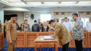 Gubernur-Lampung-resmi-mengukuhkan-jajaran-direksi-baru-BUMD